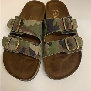 White Mountain Helga Camo Sandals 8